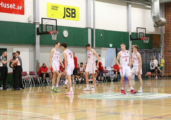 4 - DEN - EST (102-85)